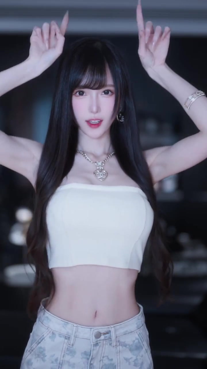 AI魔改 腐团儿 曾经的斗鱼一姐 与榜一大哥线下聚会玩的真花啊